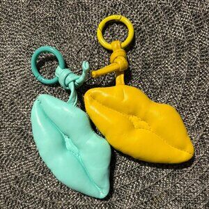 2 pack lip shaped keychains